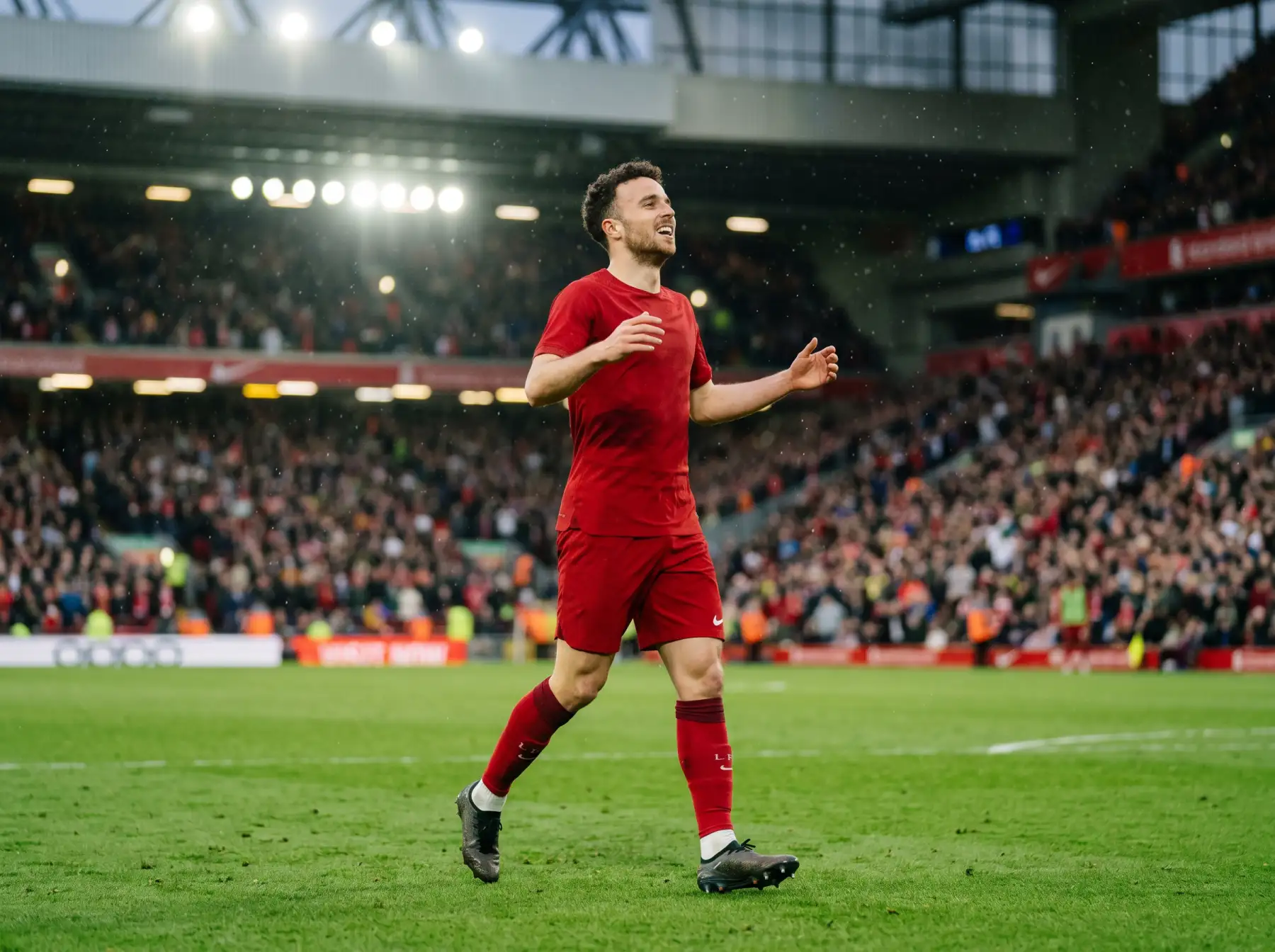 Delantero celebrando un gol en un estadio de LaLiga, referencia visual al premio Pichichi